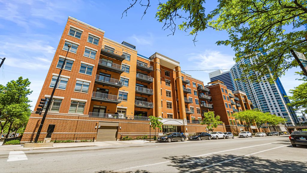 560 W FULTON Street 602, Chicago, IL 60661