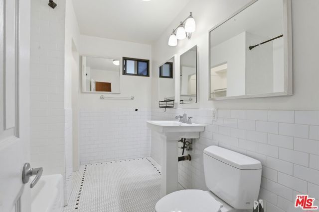 7154 Lexington Avenue, West Hollywood, CA 90046