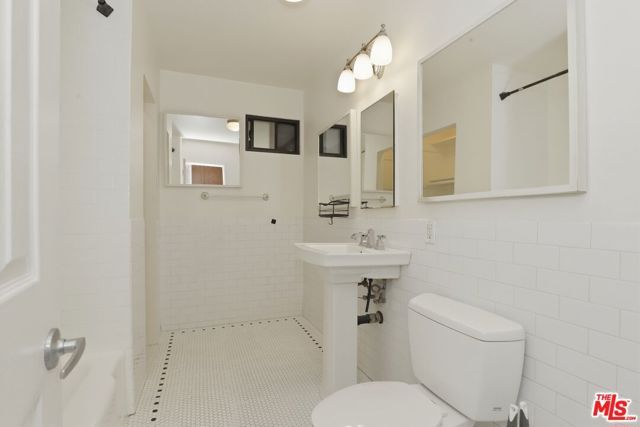 7154 Lexington Avenue, West Hollywood, CA 90046