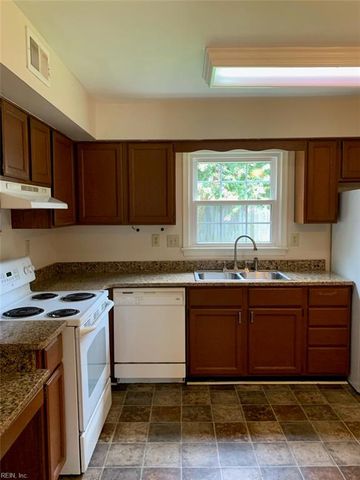1577 Dylan DR, Virginia Beach, VA 23464