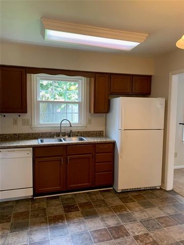 1577 Dylan DR, Virginia Beach, VA 23464