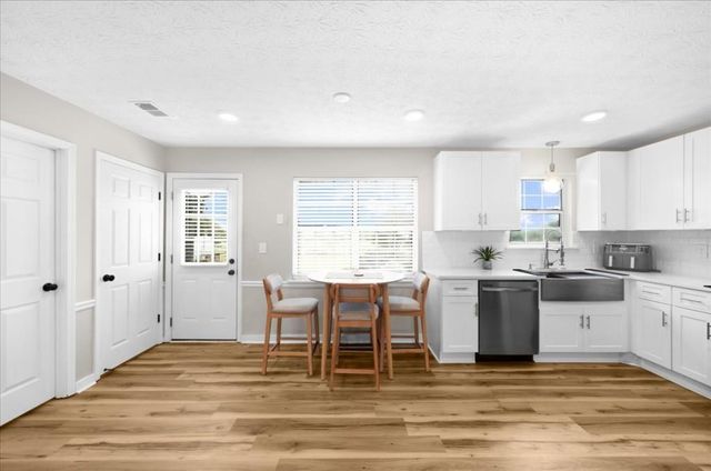 6460 Dove Drive, Loganville, GA 30052