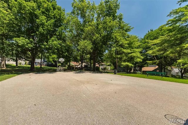 811 Weatherwood, Manchester, MO 63021