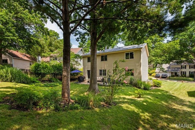 811 Weatherwood, Manchester, MO 63021