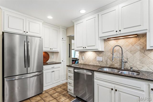 811 Weatherwood, Manchester, MO 63021