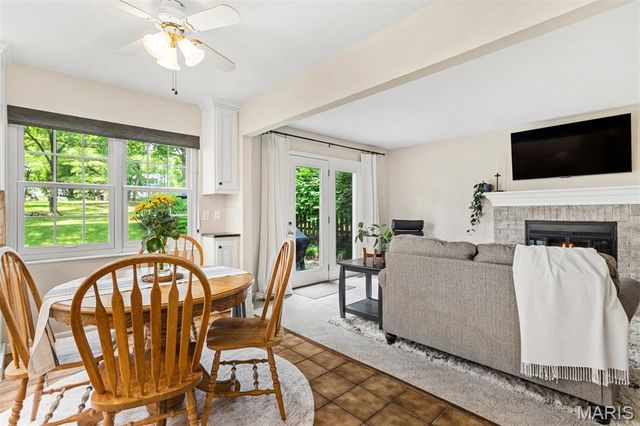 811 Weatherwood, Manchester, MO 63021