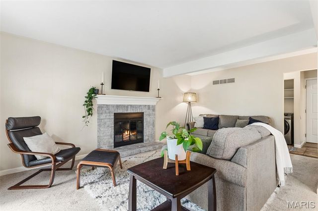 811 Weatherwood, Manchester, MO 63021