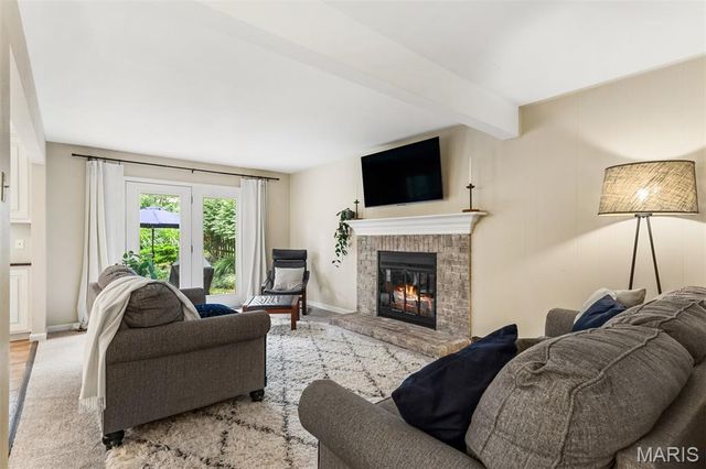 811 Weatherwood, Manchester, MO 63021