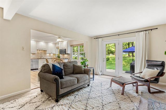 811 Weatherwood, Manchester, MO 63021