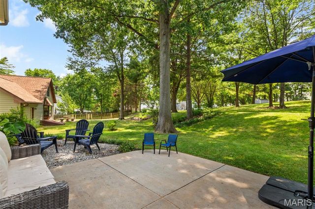 811 Weatherwood, Manchester, MO 63021