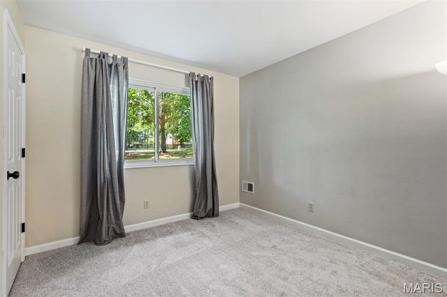 811 Weatherwood, Manchester, MO 63021