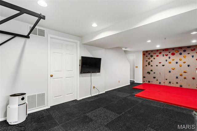 811 Weatherwood, Manchester, MO 63021