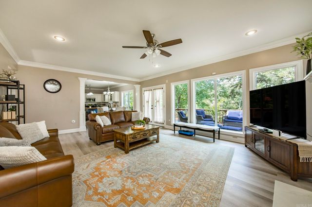 2 Richland Hills Dr, Conway, AR 72034