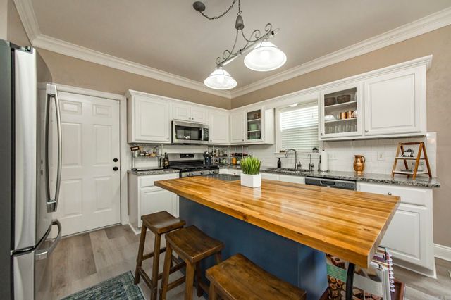 2 Richland Hills Dr, Conway, AR 72034