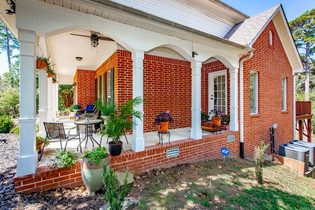 2 Richland Hills Dr, Conway, AR 72034