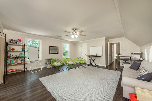 2 Richland Hills Dr, Conway, AR 72034