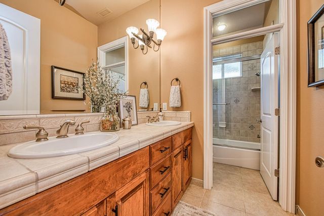 2222 E Hogan Avenue, Fresno, CA 93730