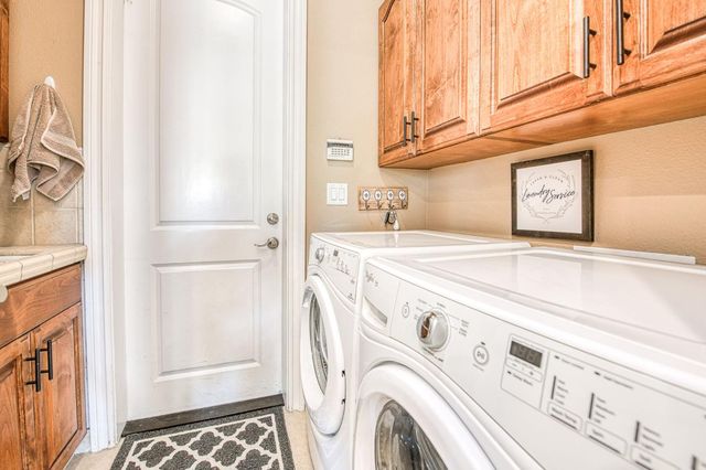 2222 E Hogan Avenue, Fresno, CA 93730