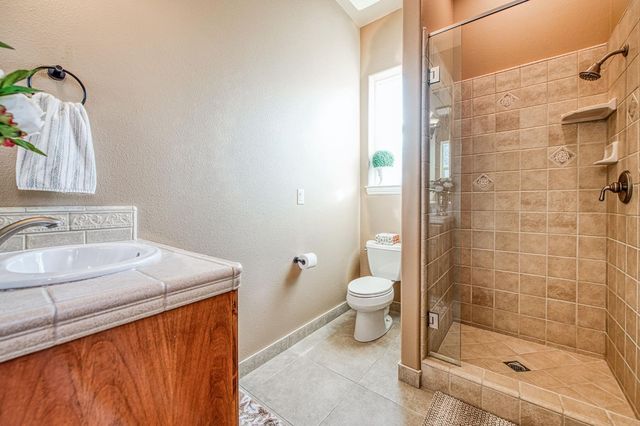 2222 E Hogan Avenue, Fresno, CA 93730