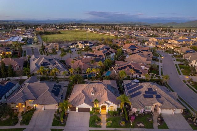 2222 E Hogan Avenue, Fresno, CA 93730