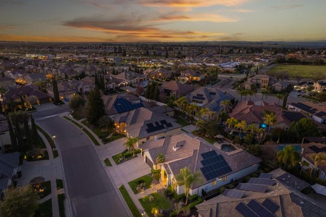 2222 E Hogan Avenue, Fresno, CA 93730