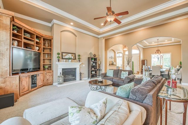 2222 E Hogan Avenue, Fresno, CA 93730