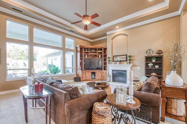 2222 E Hogan Avenue, Fresno, CA 93730