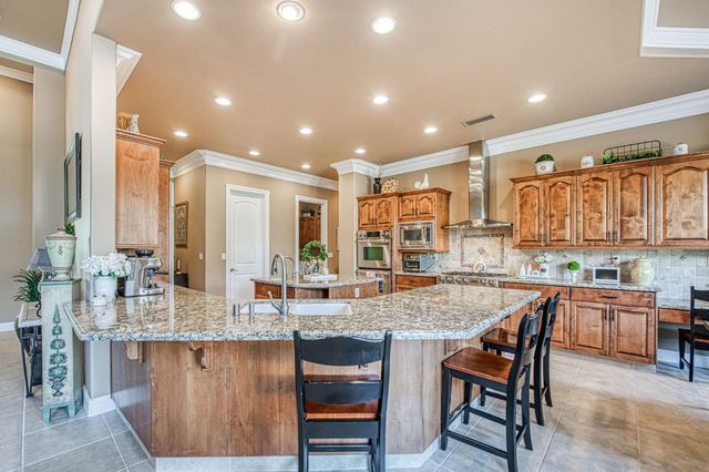 2222 E Hogan Avenue, Fresno, CA 93730