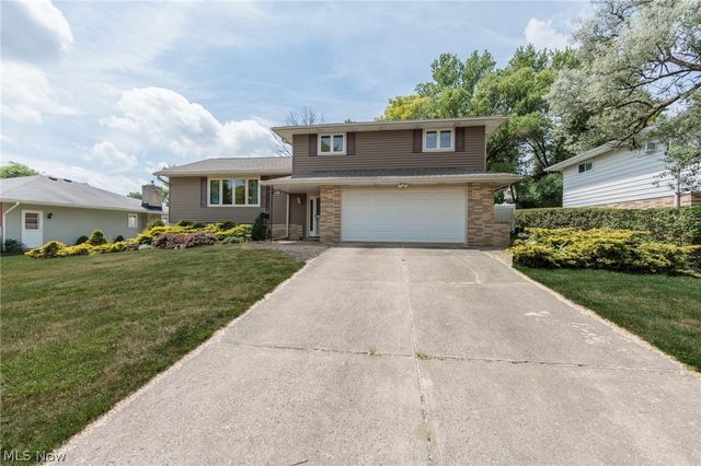 2207 Jacqueline Drive, Parma, OH 44134
