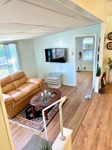 425 Bougainvilla Drive, Deerfield Beach, FL 33442