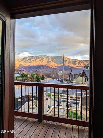 710 Village Loop Road, Gatlinburg, TN 37738