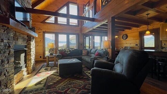 710 Village Loop Road, Gatlinburg, TN 37738