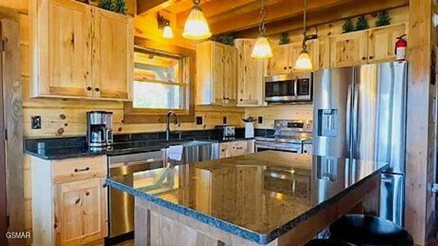 710 Village Loop Road, Gatlinburg, TN 37738