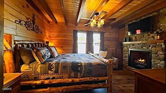 710 Village Loop Road, Gatlinburg, TN 37738