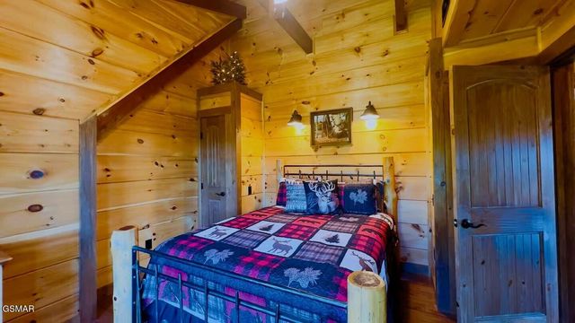 710 Village Loop Road, Gatlinburg, TN 37738