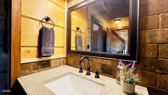 710 Village Loop Road, Gatlinburg, TN 37738