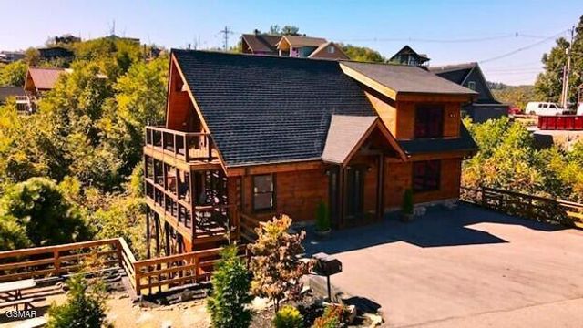 710 Village Loop Road, Gatlinburg, TN 37738
