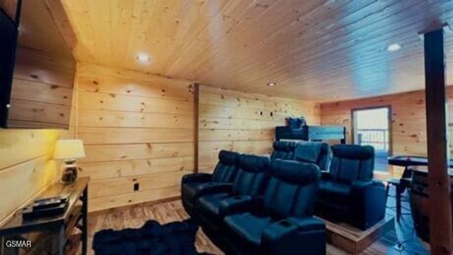 710 Village Loop Road, Gatlinburg, TN 37738