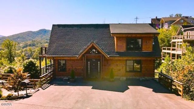 710 Village Loop Road, Gatlinburg, TN 37738