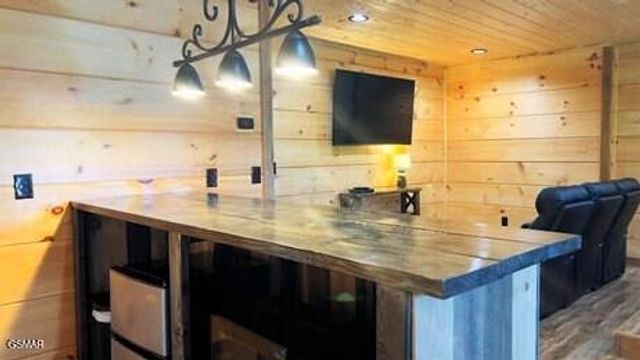 710 Village Loop Road, Gatlinburg, TN 37738