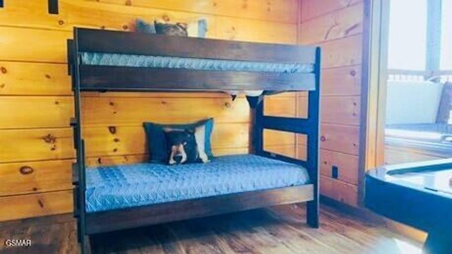 710 Village Loop Road, Gatlinburg, TN 37738