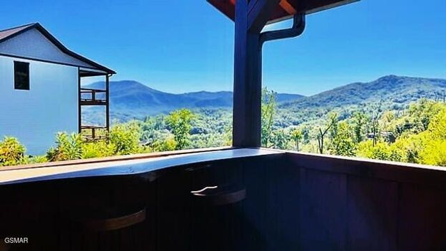 710 Village Loop Road, Gatlinburg, TN 37738