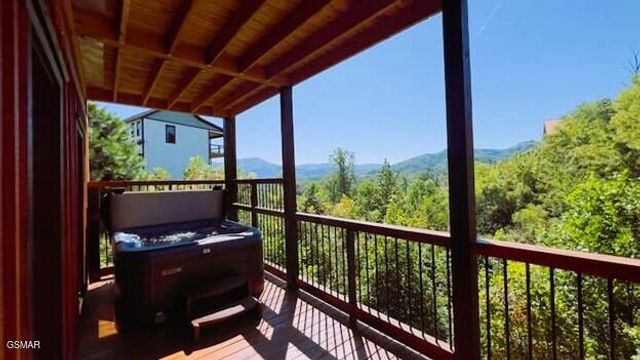 710 Village Loop Road, Gatlinburg, TN 37738