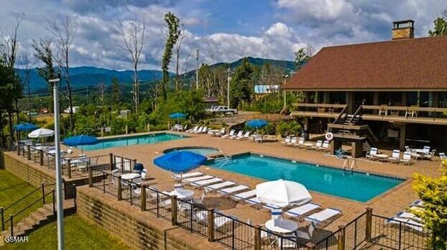 710 Village Loop Road, Gatlinburg, TN 37738