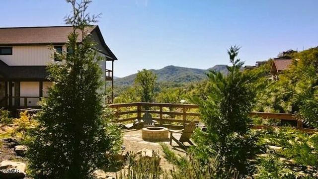 710 Village Loop Road, Gatlinburg, TN 37738