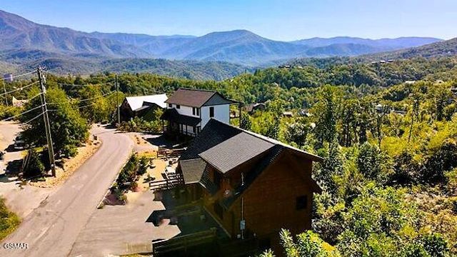 710 Village Loop Road, Gatlinburg, TN 37738
