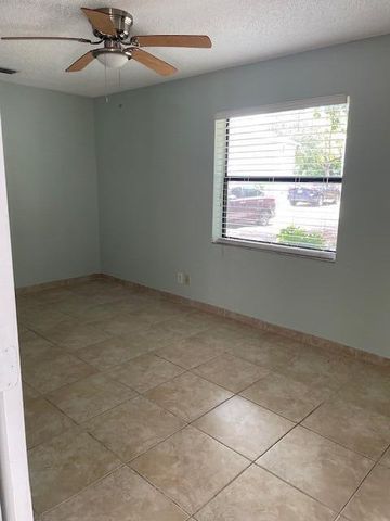 8 Crossings Circle A, Boynton Beach, FL 33435