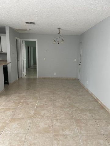 8 Crossings Circle A, Boynton Beach, FL 33435