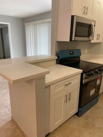 8 Crossings Circle A, Boynton Beach, FL 33435