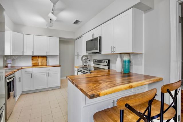 428 SIESTA DRIVE, Sarasota, FL 34242